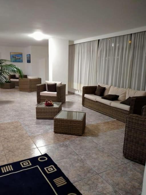 Apartamento Con Vistas Al Mar Арона Екстер'єр фото